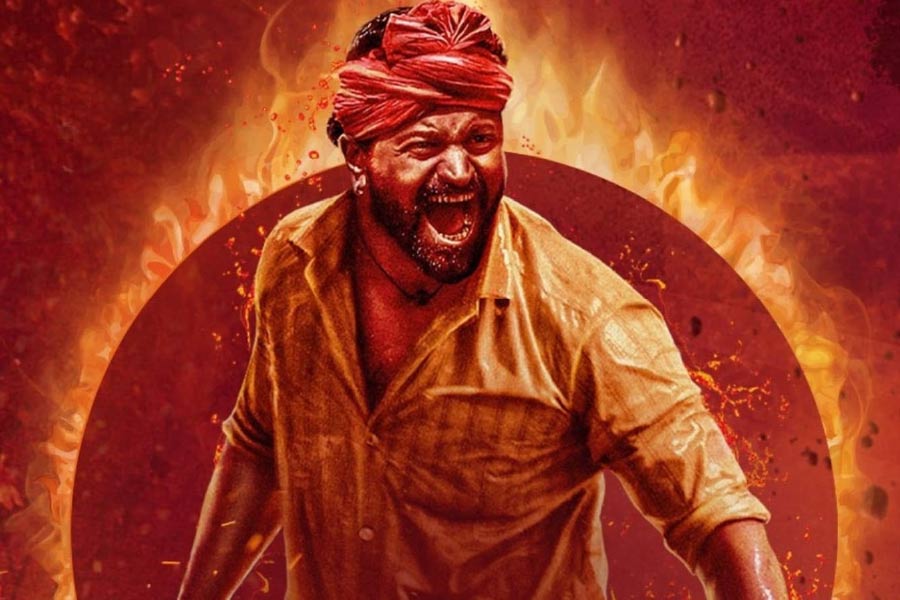 শুধু মুখ্যচরিত্রেই অভিনয় করেননি ঋষভ। একই সঙ্গে এই ছবির গল্পকার এবং পরিচালক ছিলেন ঋষভ।