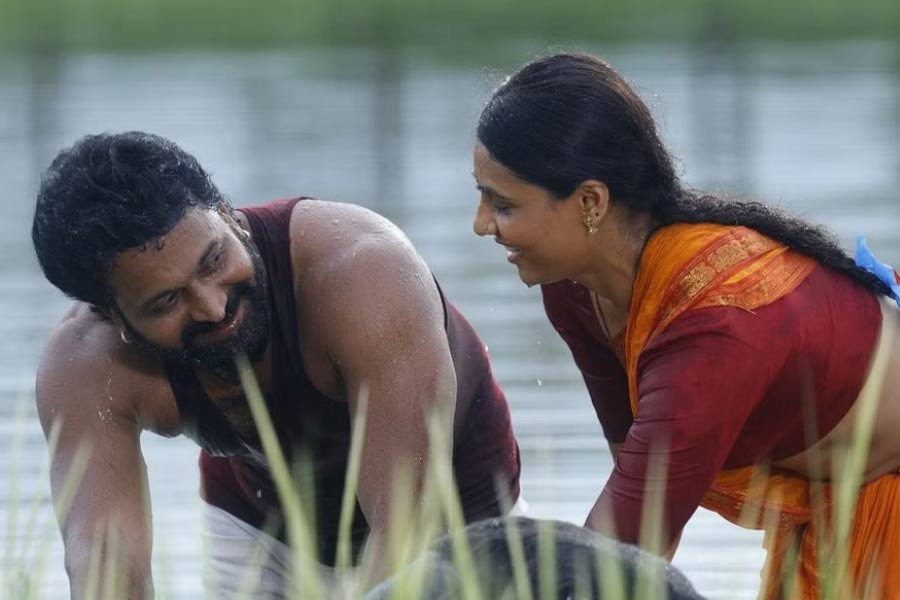 স্বপ্নের পথে যেন কোনও বাধা না আসে, তার জন্য নিজের নামও বদলে ফেলেছিলেন তিনি। জন্মের সময় তাঁর নাম ছিল প্রশান্ত। কর্নাটকের কেরাড়ি গ্রামে তাঁর জন্ম।