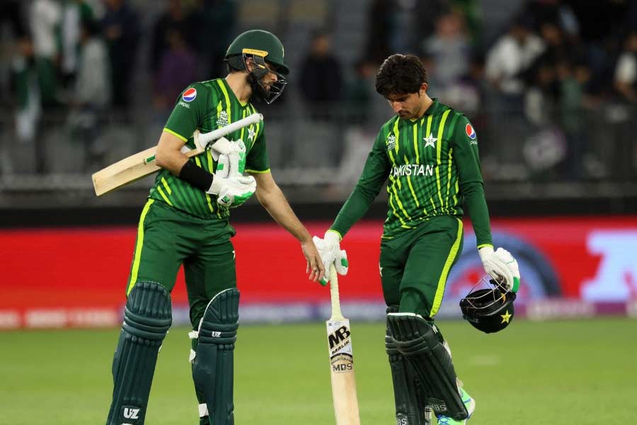 ভারতের বিরুদ্ধে ওপেনার বাবরের সংগ্রহ ছিল শূন্য! আর জ়িম্বাবোয়ের বিরুদ্ধে বাবর করেন ৯ বলে ৪ রান।