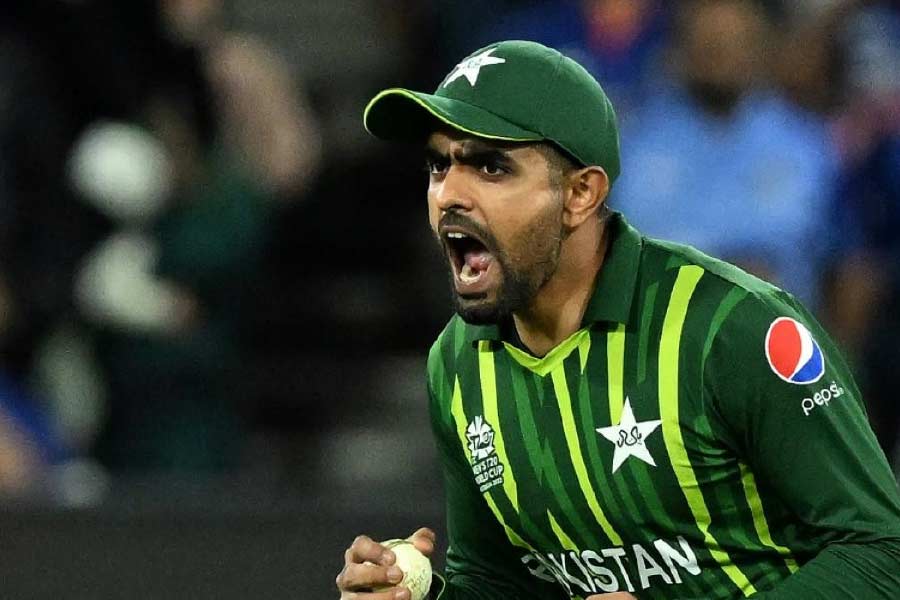 ২০১৬ সালে ওয়েস্ট ইন্ডিজ়ের বিরুদ্ধে এক দিনের সিরিজে পর পর ৩টি সেঞ্চুরি এবং টেস্টে ৯০ রান করে ক্রিকেট দুনিয়ায় আলোড়ন ফেলে দেন বাবর। তার পর একের পর এক ম্যাচে নিজের জাত চিনিয়েছেন। ক্রিকেট দুনিয়াকে বুঝিয়েছেন, তিনি থাকতে এসেছেন।