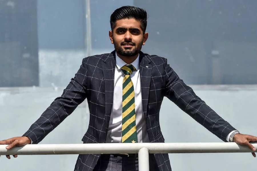 ২০১০ এবং ২০১২ সালের অনূর্ধ্ব ১৯ টি-টোয়েন্টি বিশ্বকাপে বাবর ছিলেন সর্বোচ্চ রান সংগ্রহকারী।