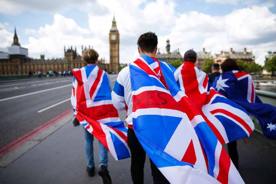 ঝাড়খণ্ডের সিন্দ্রিতে বাড়ি হলেও প্রোজ্জ্বলের বাবা রাজেশ পাণ্ডের কর্মকাণ্ড ব্রিটেনে। ঝাড়খণ্ড থেকে সোজা ব্রিটেনে গিয়ে বসবাস শুরু করেন তিনি। প্রোজ্জ্বলের বাবা পেশায় সফটওয়্যার ইঞ্জিনিয়ার। তাঁর মা মনীষা শিক্ষিকা। 