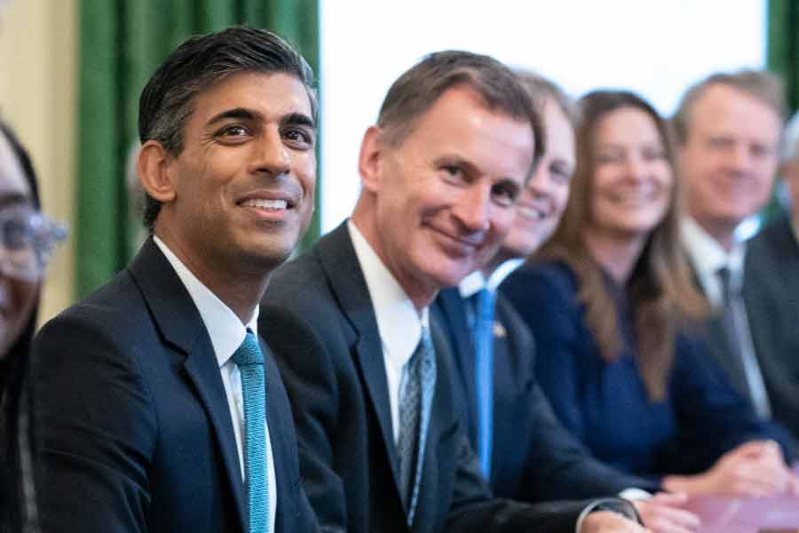 প্রোজ্জ্বলের কাজ পছন্দ করেন ব্রিটেনের নতুন প্রধানমন্ত্রী। সে কারণেই চলতি বছরের অগস্ট মাসে যখন প্রধানমন্ত্রীর কুর্সি দখলের লড়াইয়ে শামিল হয়েছিলেন ঋষি, সে সময় তাঁর ‘কোর ক্যাম্পেন’ দলে যোগ দেওয়ার জন্য প্রোজ্জ্বলকে আমন্ত্রণ জানিয়েছিলেন। সংবাদমাধ্যমের খবর, ঋষিকে বহু পরামর্শও দেন প্রোজ্জ্বল।