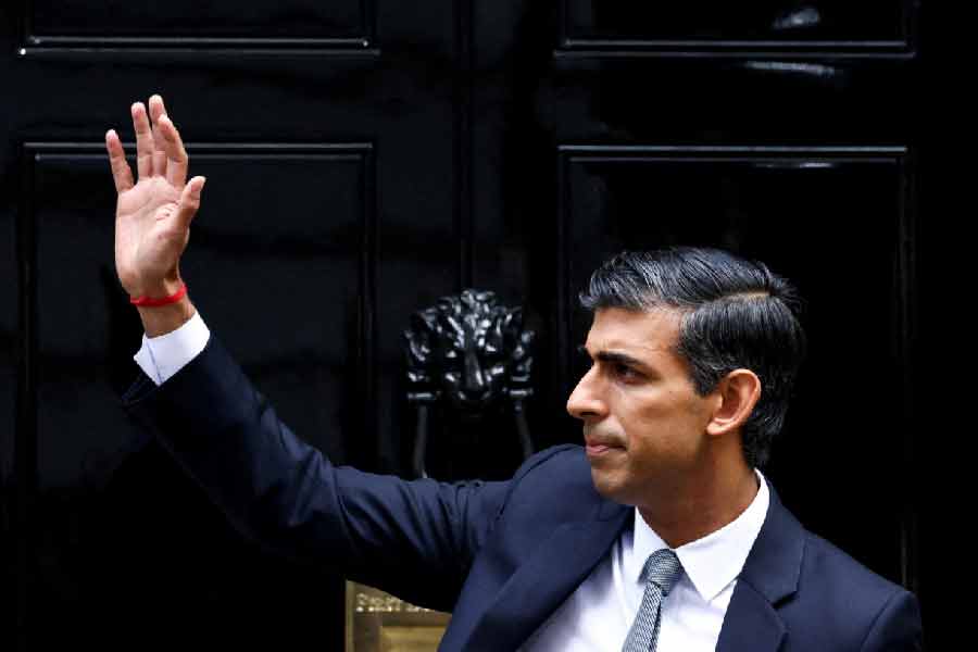 পুত্রের কীর্তিতে গর্বিত প্রোজ্জ্বলের বাবা রাজেশ বলেছেন, ‘‘ঋষির একাধিক শীর্ষ উপদেষ্টার সঙ্গে কাজ করেছে ও। এমপি, মন্ত্রী এবং ঋষির সঙ্গে ওর নিয়মিত যোগাযোগ রয়েছে।’’ ঋষির প্রচার-পর্বে আগামী দিনে সে দেশের কর ব্যবস্থা, আয়, শিক্ষা, বিদেশ ও প্রতিরক্ষানীতির উপর আলোকপাত করেছিলেন প্রোজ্জ্বল। 