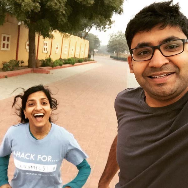 এর পর গত বছরের নভেম্বরে টুইটারের সিইও হিসাবে পদোন্নতি ঘটে পরাগের। সিইও হিসাবে বার্ষিক ১০ লক্ষ ডলার ক্ষতিপূরণের পাশাপাশি টুইটারের শেয়ার বাবদ পরাগ পাবেন সওয়া কোটি ডলার। 