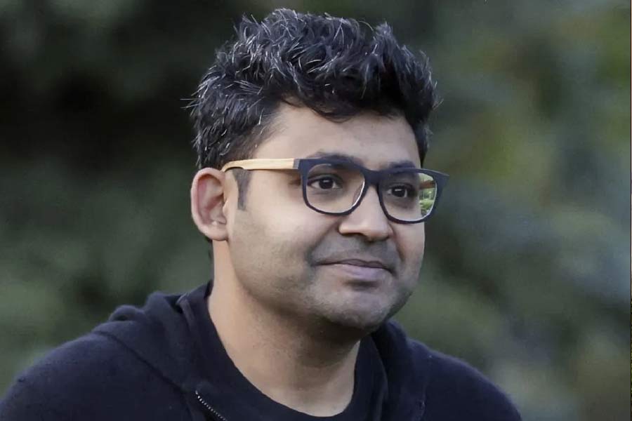 টুইটারের সঙ্গে দীর্ঘ যাত্রাপথের শরিক পরাগকে রাতারাতি সরিয়ে দেওয়া হয়েছে। তবে এর জন্য অনেক টাকা দিতে হবে মাস্ককে। 