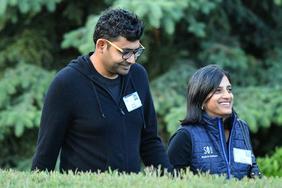 গবেষণা সংস্থা ‘ইক্যুইলার’ জানিয়েছে, মালিকানা বদলের ১২ মাসের মধ্যে যদি পরাগকে বরখাস্ত করা হয়, তা হলে প্রায় ৪ কোটি ২০ লক্ষ ডলার দিতে হবে তাঁকে। ভারতীয় মুদ্রায় যার অঙ্ক ৩৪৫ কোটি টাকারও বেশি।