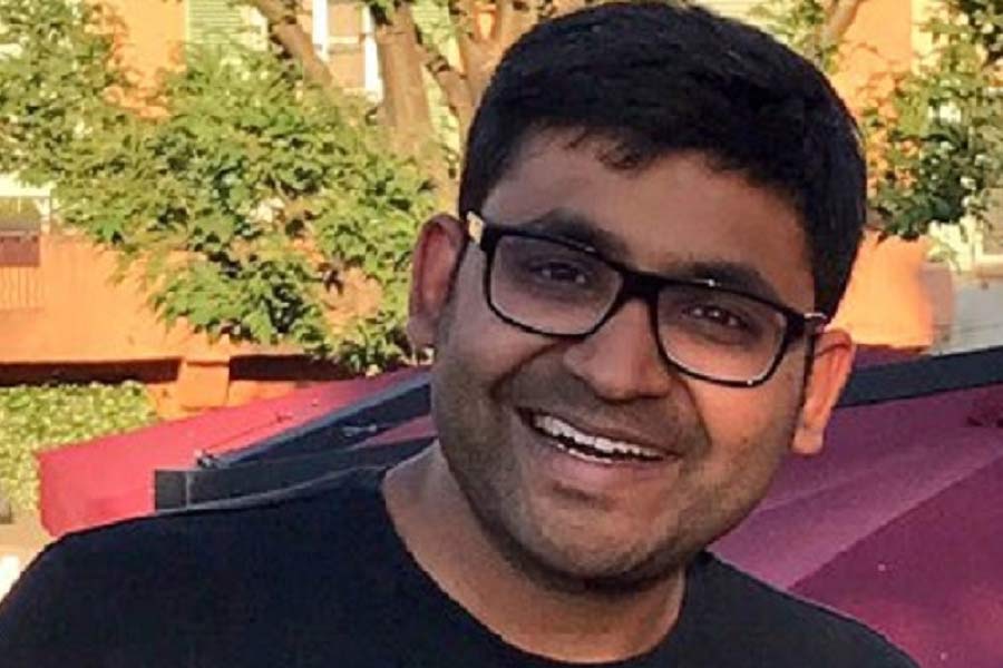 ওই বছরই তুরস্কে ‘ইন্টারন্যাশনাল ফিজিক্স অলিম্পিয়াডে’ স্বর্ণপদক পান পরাগ। এর পর ২০০৫ সালে আইআইটি বম্বে থেকে কম্পিউটার সায়েন্স অ্যান্ড ইঞ্জিনিয়ারিংয়ে বিটেক করেন।