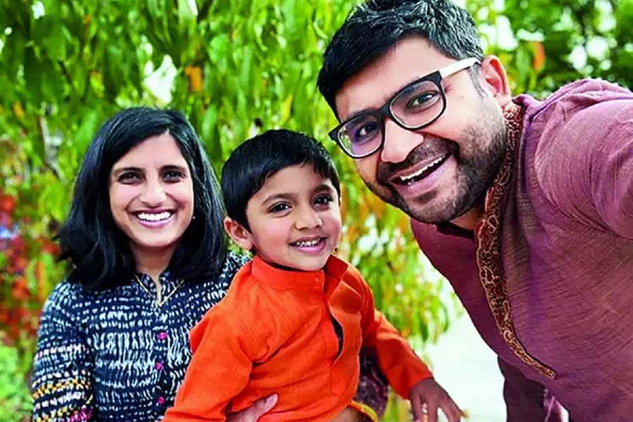 পরাগের দুই সন্তান রয়েছে। তাঁর স্ত্রীর নাম বিনীতা আগরওয়াল। তাঁদের দুই সন্তান রয়েছে। দ্বিতীয় সন্তান হওয়ার পর টুইটারের সিইও হিসাবে পিতৃত্বকালীন ছুটি নিয়েছিলেন পরাগ। 