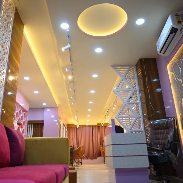 পুজো শেষের মুখে, মন ভারাক্রান্ত হওয়ার পথে হাঁটা দিচ্ছে? নিজের যত্ন নিতে এক বার ঢুঁ মেরে আসতেই পারেন এই সাঁলোয়।