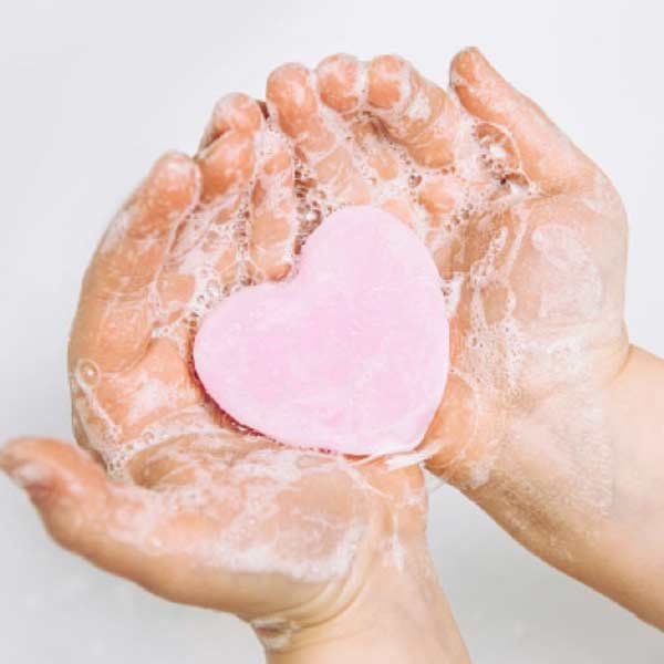   সমান্থার মতে, সাধারণত সমাজে যাঁরা যৌন সংসর্গে লিপ্ত হন, তাঁদের থেকে নীল ছবির শুটিং করা অনেক নিরাপদ। তাঁর কথায়, ‘‘পর্নশিল্পী মানেই যৌনরোগে আক্রান্ত, এ কথা শুনলে হাসি পায়। আমরা অত্যন্ত পরিচ্ছন্ন ভাবে থাকি এবং অত্যন্ত সচেতন।’’