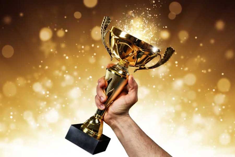 নীল ছবির দুনিয়াতেও বিভিন্ন পুরস্কার প্রদান অনুষ্ঠান হয়। সেখানেও রেড কার্পেটের ব্যবস্থা থাকে। এই প্রসঙ্গে লাস ভেগাতে ‘এভিএন অ্যাওয়ার্ডসে’র কথা বলেছেন সমান্থা। এই পুরস্কারমঞ্চে মনোনীত হতে পারা স্বপ্নের মতো। এই পুরস্কারকে ‘অস্কারস অফ পর্ন’ বলা হয়। 