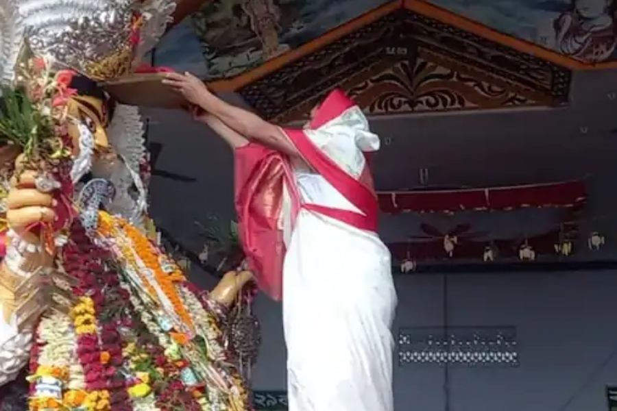 আজও পুজোর সময়ে প্রচুর ছাগবলি হয় এখানে। দেবীর কাছে মানত করে অনেকেই বলি দেন আর প্রার্থনা করেন নানা মনোবাঞ্ছা পূরণের উদ্দেশে।