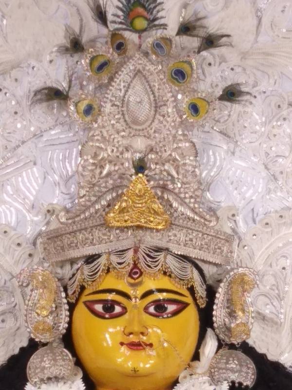 শুধু তাই নয়, মায়ের কাছে অর্পণ করা ফল পাঠিয়ে দেওয়া হয় সদর হাসপাতালগুলিতে। সেই ফল দেওয়া হয় রোগীদের। 