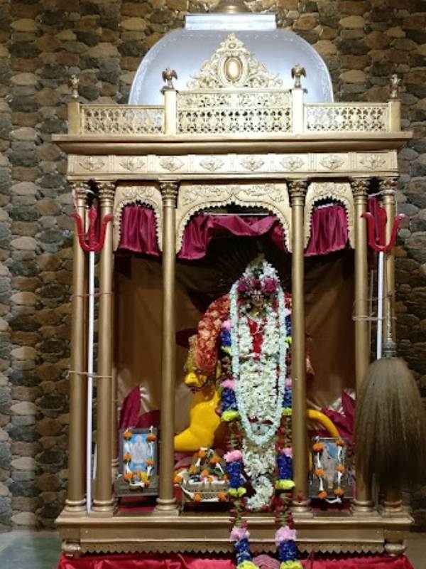 ১২৯৪ বঙ্গাব্দে এক পূর্ণিমা তিথিতে প্রতিষ্ঠা হয় এই মন্দিরের। দেবীর ভক্ত কেদারনাথ দাস স্বপ্নাদেশ পান, বউবাজারের এই অঞ্চলে মন্দির তৈরি করে অধিষ্ঠান করতে হবে দেবী জগদ্ধাত্রীর। 