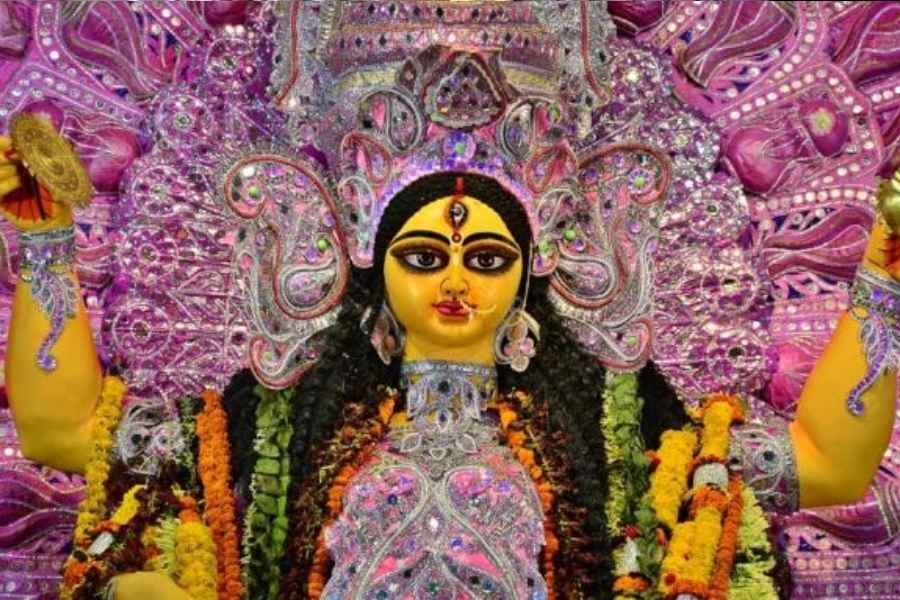 জগদ্ধাত্রী দেবতাদের শক্তি পরীক্ষা করতে চেয়েছিলেন এ ভাবে। কিন্তু দেবরাজ ইন্দ্র পর্যন্ত তাঁর বজ্র দ্বারা সেই তৃণখণ্ডটি ধ্বংস করতে ব্যর্থ হন। অগ্নি দেব কিংবা বরুণ দেব কেউই পারেননি সেই তৃণ দহন করতে।