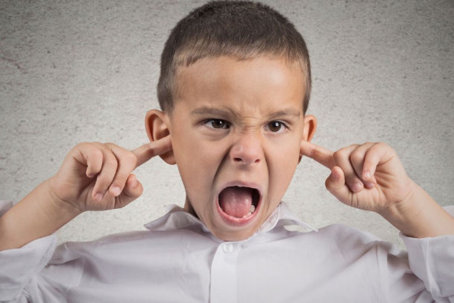 ঠান্ডা মাথায় সন্তানের অবাধ্যতা সামলানো জরুরি। 