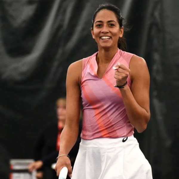 তিনি স্বল্প সময়ের জন্য ফ্রান্সের মৌরাতোগ্লু অ্যাকাডেমি থেকেও প্রশিক্ষণ নেন। সেখানে তিনি মাঝেমধ্যে ফরাসি টেনিস তারকা অ্যালাইজ কর্নেটের সঙ্গেও অনুশীলন করতেন।