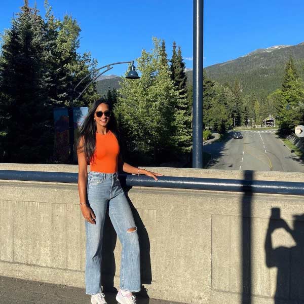 রাউন্ডগ্লাস টেনিস অ্যাকাডেমি (আরজিটিএ) থেকে প্রশিক্ষণ নেন করমন। সেখানে তিনি দেশের অন্যতম নামী টেনিস প্রশিক্ষক আদিত্য সচদেবার কাছ থেকে প্রশিক্ষণ নেন।