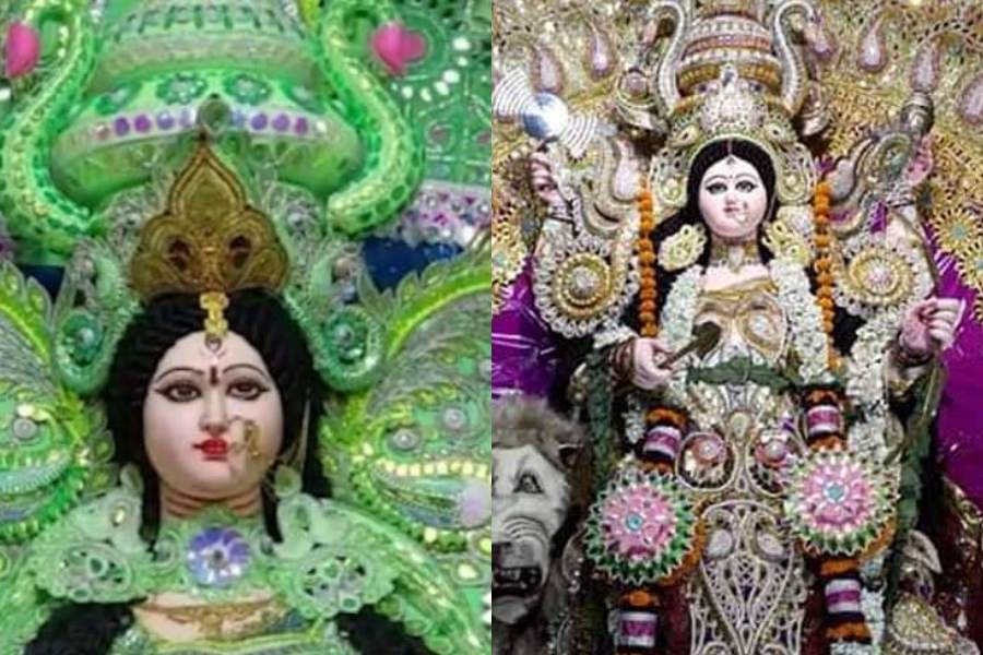  কাগ্রামের এই ২৬টি পুজোর ১১টি বাড়ির পুজো। প্রাচীন এই পুজোর আগের জৌলুস কমে এলেও এখনও বজায় আছে কাগ্রামবাসীদের উৎসবের আমেজ।