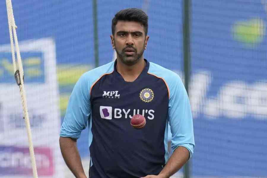 রবিচন্দ্রন অশ্বিন: বল হাতে ছন্দে রয়েছেন। দক্ষিণ আফ্রিকা দলে বেশ কয়েক জন বাঁ হাতি ব্যাটার থাকায় অশ্বিন খেলবেন ভারতীয় দলে।