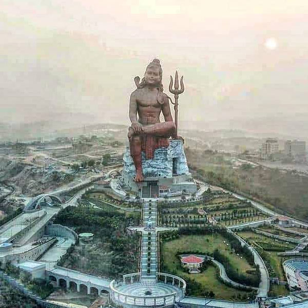  এই বিশালাকার শিবমূর্তি তৈরি করেছে ‘টাট পদম সংস্থান’ নামে একটি সংগঠন। 