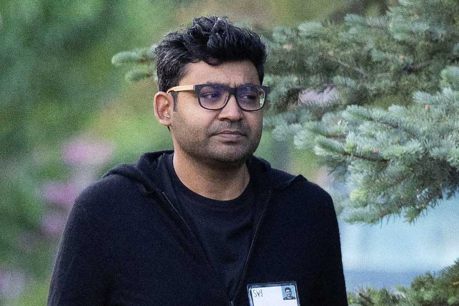 ২৭ অক্টোবর, বৃহস্পতিবার টুইটার অধিগ্রহণের কথা ঘোষণা করেন ইলন মাস্ক। তার পরই টুইটারের সিইও পদ থেকে পরাগকে ছাঁটাই করেছেন মাস্ক। একাধিক সংবাদমাধ্যমে এমনটাই দাবি করা হয়েছে। 