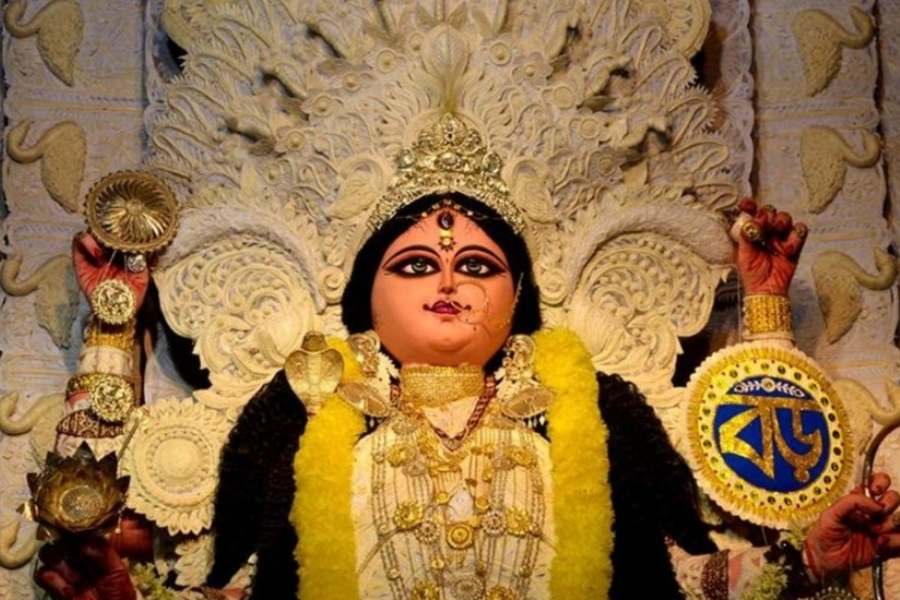  কারাগারে থাকাকালীন স্বপ্নাদেশ পেয়েছিলেন পরের মাসের অর্থাৎ কার্তিক শুক্লা নবমীতে এই পুজো করার জন্য। ছাড়া পেয়ে চাঁদা জগদ্ধাত্রী সঙ্গে সূচনা করেন। 