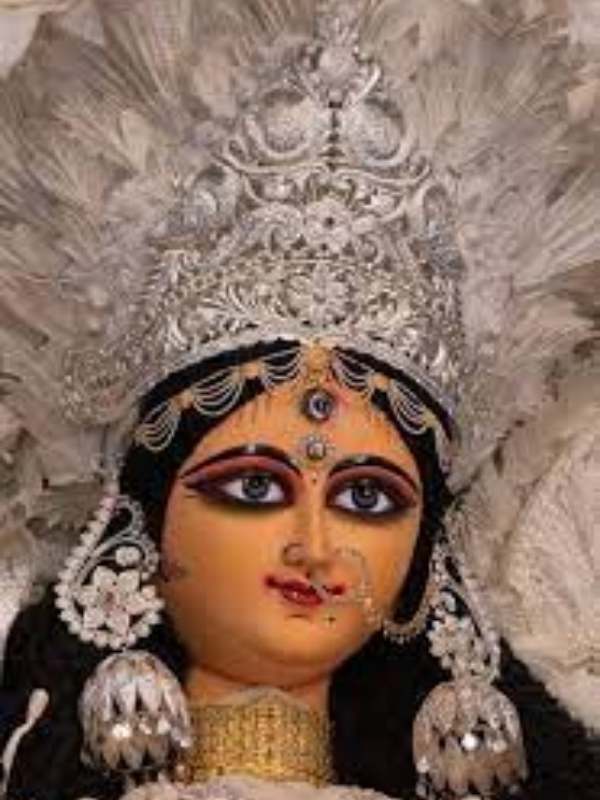 অন্য একটি প্রচলিত মতে, রাজা কৃষ্ণচন্দ্রের দেওয়ান ছিলেন দাতারাম শূর। দাতারামের বসবাস ছিল ভদ্রেশ্বরের গৌরহাটি অঞ্চলে।জনশ্রুতি, এখানেই আনুমানিক ১৭৬২-নাগাদ দাতারামের বিধবা মেয়ে তাঁর বাড়িতে জগদ্ধাত্রী পুজো শুরু করেছিলেন। গবেষকেরা মনে করেন এ পুজোতেও কৃষ্ণচন্দ্রের অনুদান ছিল।