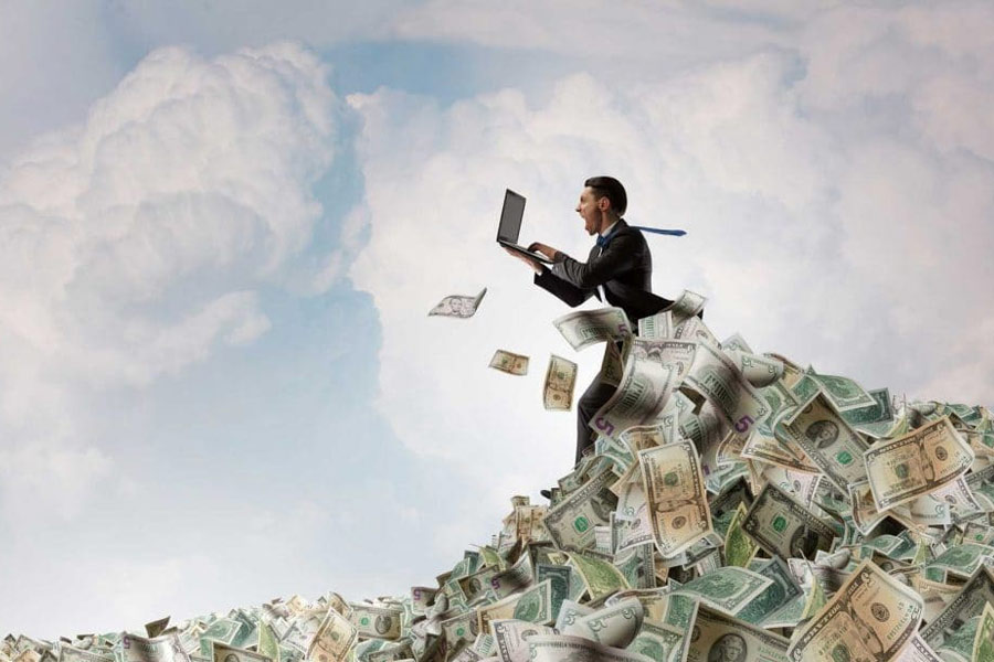 বিশ্বজুড়ে করোনা অতিমারি চলাকালীন প্রথম ২ বছর ধনপতিদের সম্পত্তিতে রেকর্ড বৃদ্ধি লক্ষ্য করা গিয়েছিল। এমনকি অতিমারির সূচনাপর্বে প্রতি ৩০ ঘণ্টায় এক জন করে ধনপতি তৈরি হচ্ছিলেন বলে দাবি করেছে কিছু কিছু পরিসংখ্যান। 