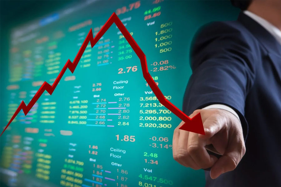 কিন্তু তার পর হঠাৎ উল্টো স্রোতে বইতে শুরু করে আর্থিক বৃদ্ধির গতিপথ। ২০২২ সালে এসে ধনপতিদের সম্পত্তিতে রেকর্ড পতন পরিলক্ষিত হচ্ছে। ছবি সংগৃহীত।