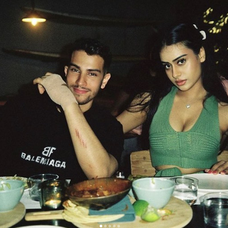 সম্প্রতি পুরুষবন্ধুর সঙ্গে পার্টিতে যেতে দেখা গিয়েছিল নায়সাকে। নেটিজেনদের অনেকেই তাঁকে ‘পুরুষঘেঁষা’ বলে দাগিয়ে দেন। এত কম বয়সে মদ্যপান করা নিয়েও প্রশ্ন তুলেছেন অনেকে।