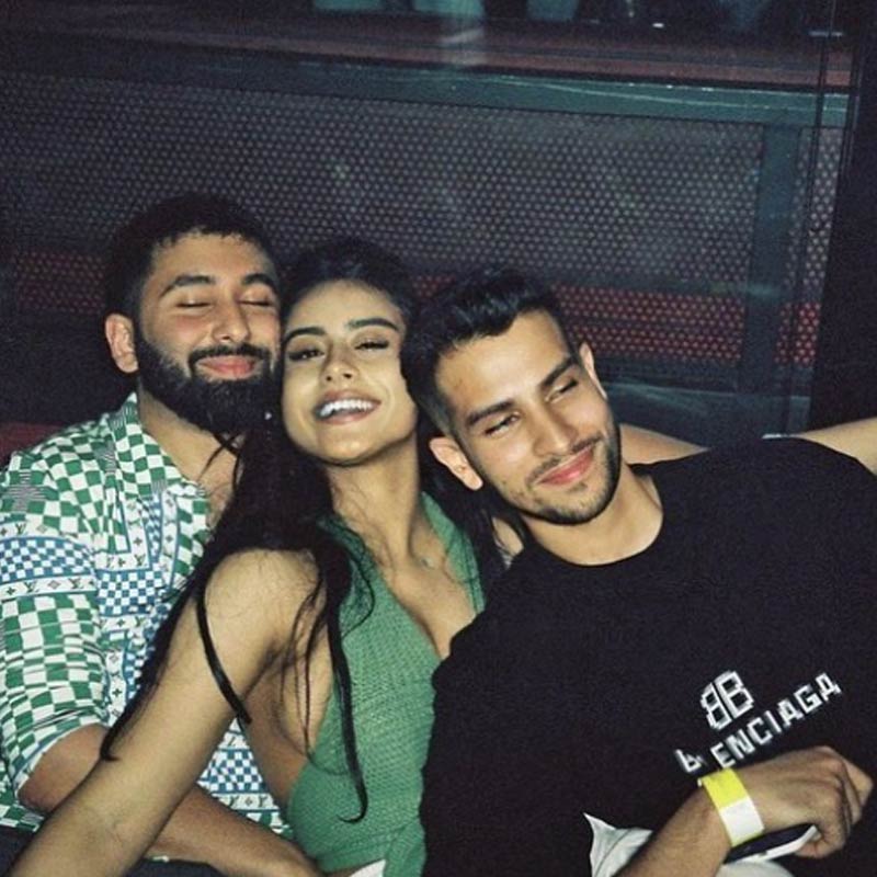 এই মুহূর্তে টিনসেল নগরীর অন্যতম চর্চিত যুবক তিনি। তাঁর সঙ্গে নায়সার এমন বন্ধুত্ব নিয়েও কৌতূহলী বলিপাড়ার অনেকেই।