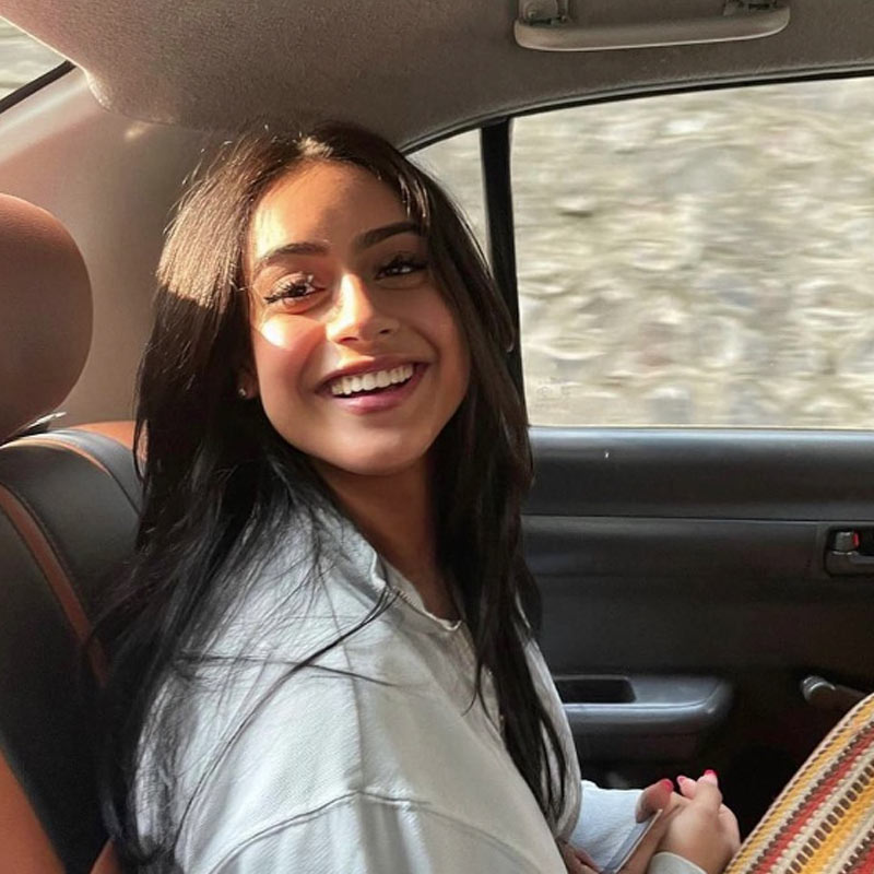 মুম্বইয়ের ধীরুভাই অম্বানী স্কুলে পড়াশোনা নায়সার।