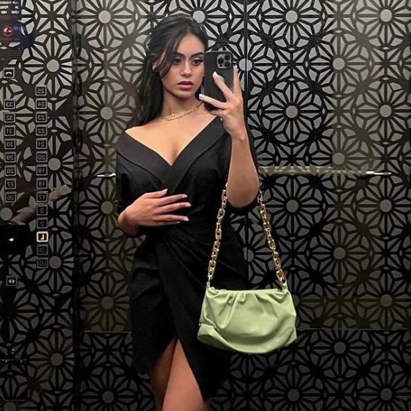 নারী বলে জীবনযাত্রা কিংবা গতিবিধি নিয়মে বেঁধে ফেলতে হবে, এমনটা একেবারেই মনে করেন না নায়সা।