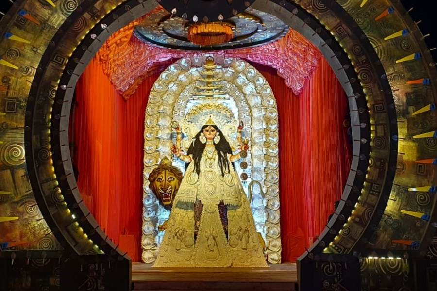 বোড় পঞ্চাননতলা সর্বজনীনের সম্পাদক দেবসদয় কুণ্ডুর কথায়, “চন্দননগরের বোড় পঞ্চাননতলা সর্বজনীনকে শুধুমাত্র সারা বছরে মা দুর্গা বা জগদ্ধাত্রী পূজোর মতো দুটো বৃহৎ আনন্দ উৎসবের  আয়োজনকারী বারোয়ারি হিসেবে গণ্য করলে তার পরিচিতি অসম্পূর্ণ থেকে যায়। এই পুজো বোড় পঞ্চাননতলার অধিবাসীদের কাছে এক অনির্বচনীয় অনুভূতি ও অদম্য আবেগের নাম । বহু বাধাবিপত্তি, সুখ-দুঃখ অবিচলিত ভাবে পেরিয়ে আজ এই সর্বজনীন অনুভূতির  উপলব্ধিকে তারা এগিয়ে নিয়ে চলেছে।”