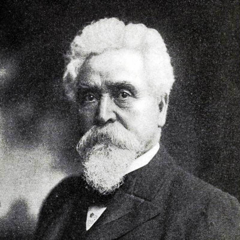 ১৮৪০ সালের ৪ নভেম্বর আমেরিকার মেইনের স্যাঙ্গার্সভিলে এক কৃষক পরিবারে ম্যাক্সিমের জন্ম। তিনিই ছিলেন পরিবারের বড় ছেলে। বিভিন্ন ধরনের যন্ত্র সারাইয়ের জন্য স্থানীয়দের মধ্যে ম্যাক্সিমের বাবার বিশেষ নাম ছিল।