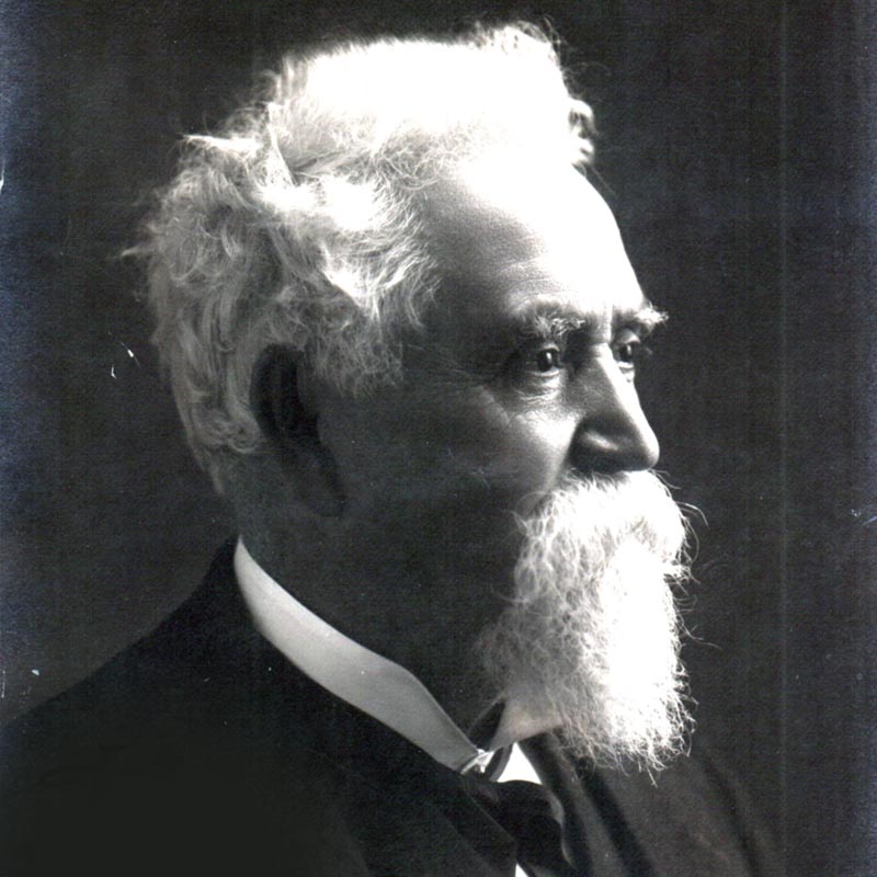 স্থানীয় একটি স্কুলে পঞ্চম শ্রেণি পর্যন্ত পড়াশোনা করেছিলেন ম্যাক্সিম। সেখানে থেকেই তিনি মৌলিক শিক্ষা লাভ করেন।