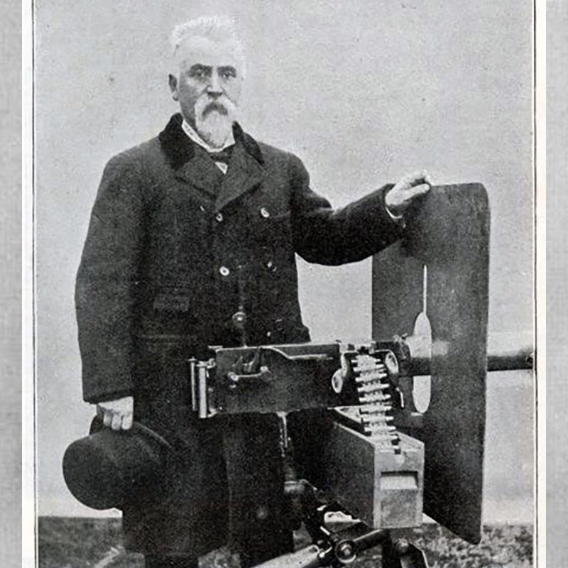 ব্রিটিশ সেনাবাহিনী ম্যাক্সিমকে ওই মেশিনগান আরও আধুনিক ভাবে বানানোর নির্দেশ দেয়। ১৮৮৯ সালে সেই অত্যাধুনিক মেশিনগান ব্রিটিশ বাহিনীকে দিয়েছিলেন ম্যাক্সিম। বিশ্ব জুড়ে ম্যাক্সিমের বানানো মেশিনগান নিয়ে হইচই পড়ে যায়। ১৯৯০-এ অস্ট্রিয়া, জার্মান, ইটালি, সুইডেন এবং রাশিয়ার সেনাবাহিনীও ম্যাক্সিমের তৈরি স্বয়ংক্রিয় মেশিনগানের স্বত্ব কিনে নেয়।