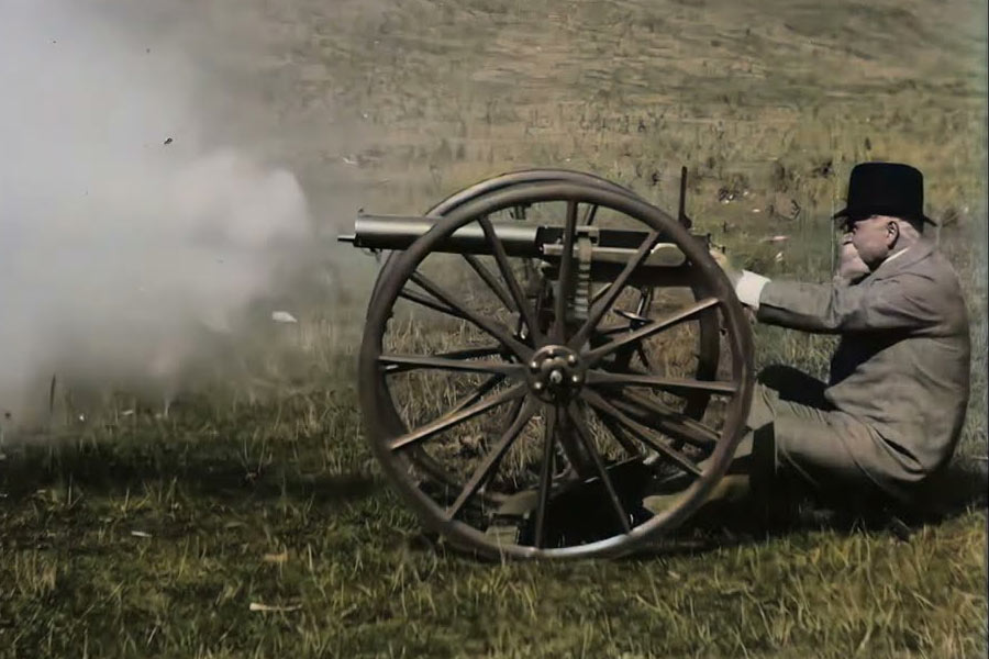 ১৮৯৩-’৯৪ সালে ‘মাতাবেলে যুদ্ধে’ ব্রিটেনের ঔপনিবেশিক বাহিনী প্রথম এই মেশিনগান ব্যবহার করেছিল। ব্রিটেনের মাত্র পঞ্চাশ জনের সেনাদল ম্যাক্সিমের বানানো মাত্র চারটি মেশিনগান দিয়ে পাঁচ হাজার মাতাবেলে যোদ্ধাদের হারিয়ে দিয়েছিল।