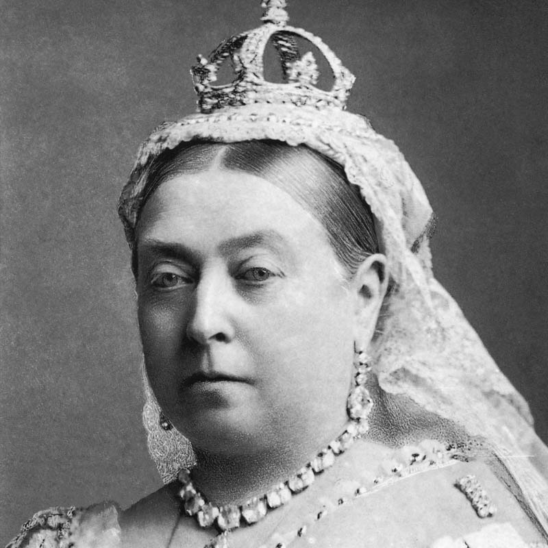 ১৯০১ সালে যুগান্তকারী আবিষ্কারের জন্য ম্যাক্সিমকে নাইট উপাধি দেন ব্রিটেনের তৎকালীন শাসক রানি ভিক্টোরিয়া।