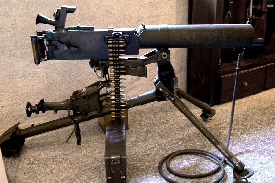 এই ক্ষেত্রে বাবার সাহায্যই নিতে হয়েছিল পার্সিকে। বাবার তৈরি সাইলেন্সার ব্যবহার করে একটি স্বয়ংক্রিয় বন্দুক আবিষ্কার করেন তিনি। ম্যাক্সিমের মতো না হলেও এই বন্দুক তৈরি করে বিপুল খ্যাতি পেয়েছিলেন পার্সিও।