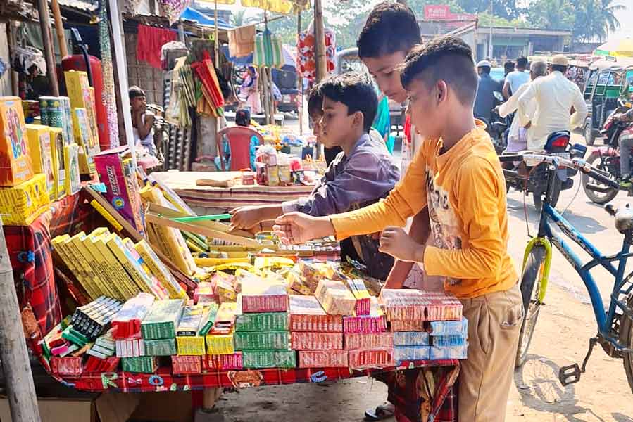 বাইসির বাজি বাজার। নিজস্ব চিত্র।