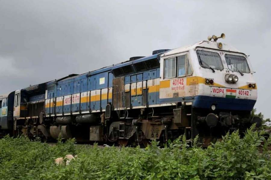 তুঙ্গনাথ টিকিট কাউন্টারে গিয়ে মোরাদাবাদ যাওয়ার দু’টি টিকিট চান। একটি টিকিটের দাম ওই সময় ছিল ৩৫ টাকা। দু’টির দাম ৭০ টাকা।