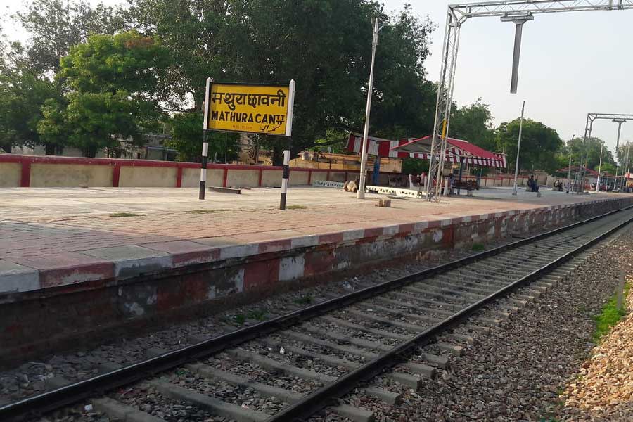 এর পরেই জেলা ক্রেতা সুরক্ষা আদালতের দ্বারস্থ হন তুঙ্গনাথ। সেখানে উত্তর-পূর্ব রেলওয়ে (গোরক্ষপুর) এবং ওই রেলকর্মীর বিরুদ্ধে অভিযোগ করেন। মথুরা ক্যান্টনমেন্ট স্টেশনের বিরুদ্ধেও অভিযোগ করেন তিনি।