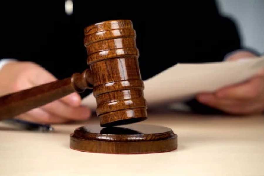 সেই ২০ টাকার জন্য প্রায় ২২ বছর ধরে আইনি লড়াই চালিয়েছেন তুঙ্গনাথ। গত ৫ অগস্ট তাঁর পক্ষে রায় দিয়েছে মথুরার ক্রেতা সুরক্ষা আদালত।