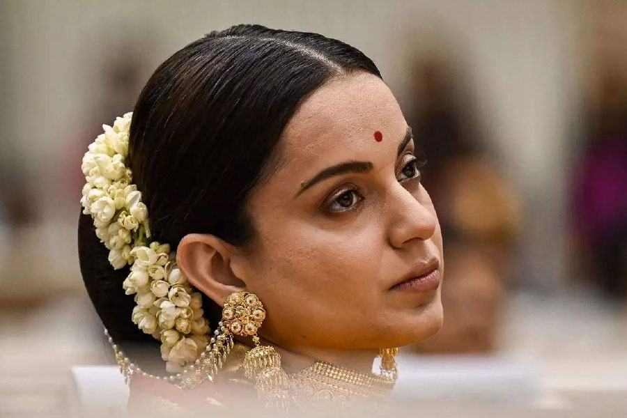 বিজেপি-ঘনিষ্ঠ কঙ্গনা কর্মসূত্রে মুম্বইয়ে থাকলেও তিনি হিমাচল প্রদেশের বাসিন্দা। অন্য দিকে, নড্ডার জন্ম বিহারে হলেও শিকড় কিছু দিন আগে নিজের রাজ্য থেকে ভোটে লড়ার ইচ্ছাপ্রকাশ করেছেন কঙ্গনা। মণিকর্ণিকার পরিচালক এবং অভিনেত্রী কঙ্গনা বলেন, ‘‘মানুষ চাইলে এবং বিজেপি টিকিট দিলে হিমাচলপ্রদেশের মান্ডি থেকে ভোটে লড়তে পারি।’’