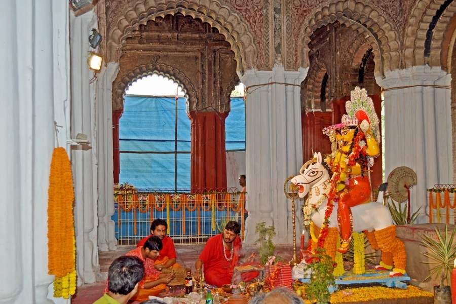 দোল পূর্ণিমার ঠিক পরেই চৈত্র মাসের শুক্লা একাদশী তিথিতে বিরাট মেলার আয়োজন হয় রাজবাড়ি প্রাঙ্গণে।