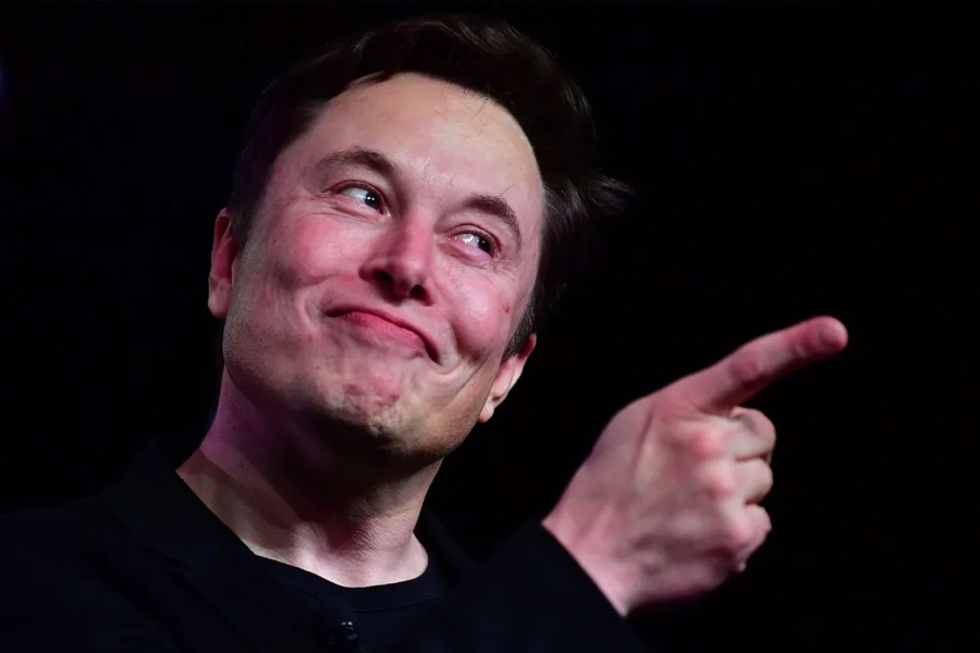 ২৭ অক্টোবরের ওই টুইটে মাস্কের দাবি, ‘‘আমি কেন টুইটার অধিগ্রহণ করলাম, তা ব্যক্তিগত ভাবে সকলকে জানাতে চাই। কারণ, মানবতার ভবিষ্যতের খাতিরে সমস্ত পক্ষের স্বাধীন মতপ্রকাশের জন্য একটা ডিজ়িটাল মঞ্চ থাকা উচিত। যেখানে সুস্থ পরিবেশে কোনও রকমের গা-জোয়ারি ছাড়াই বিভিন্ন বিষয়ের মতামতের বিতর্ক হতে পারে।’’