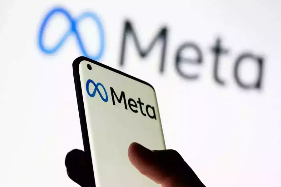 অবিশ্বাসীরা অবশ্য মাস্কের এই দাবির পরেও প্রশ্ন তুলতে কসুর করেননি। টুইটারের লোকসানের খতিয়ানও তুলে ধরেছেন তাঁরা। সংবাদমাধ্যমে প্রকাশিত সেই পরিসংখ্যান অনুযায়ী, ২৭ অক্টোবর পর্যন্ত টুইটারের নিট মূল্য ৪,০৮৩ কোটি ডলার। এপ্রিল থেকে জুন পর্যন্ত এটি মুনাফা করেছে ১২০ কোটি ডলার। তবে গত বছরের এই সময়ের থেকে তা ১ শতাংশ কম। এমনকি, মুনাফায় মেটা-র থেকে তা ২৫ গুণ কম। লোকসানের নিরিখে  ২৭ কোটি ডলার জলে গিয়েছে টুইটারের।